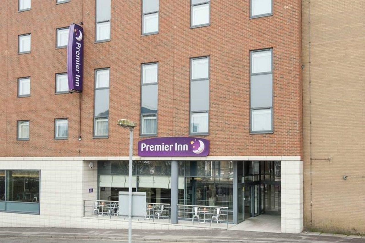 Premier Inn Luton Town Centre ภายนอก รูปภาพ