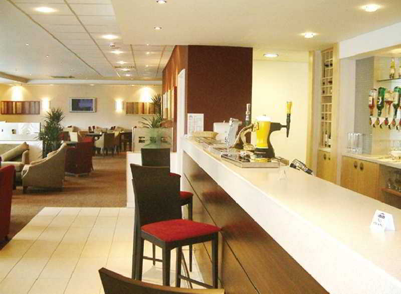 Premier Inn Luton Town Centre ภายนอก รูปภาพ